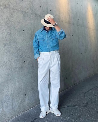 30 Jährige: Weiße Chinohose kombinieren – 500+ Sommer Herren Outfits: Tragen Sie ein hellblaues Jeanshemd und eine weiße Chinohose für einen bequemen Alltags-Look. Fühlen Sie sich ideenreich? Entscheiden Sie sich für weißen Leder Oxford Schuhe. Was für eine super Sommer-Outfit Idee!