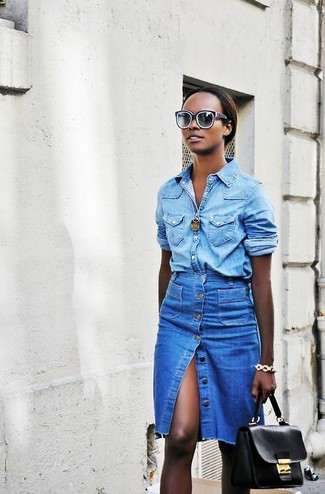 Hellblaues Jeanshemd kombinieren – 206 Damen Outfits: Um einen schicken, legeren Look zu zaubern, sind ein hellblaues Jeanshemd und ein blauer Jeansrock mit knöpfen ganz hervorragend geeignet.