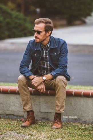 30 Jährige: Wie Jeansjacke mit Chinohose zu kombinieren – 500+ Herren Outfits: Tragen Sie eine Jeansjacke und eine Chinohose, um mühelos alles zu meistern, was auch immer der Tag bringen mag. Fühlen Sie sich ideenreich? Entscheiden Sie sich für eine rotbraune Lederfreizeitstiefel.