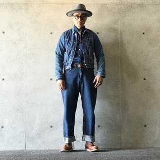 30 Jährige: Bandana kombinieren – 380 Herren Outfits warm Wetter: Eine blaue Jeansjacke und ein Bandana sind eine großartige Outfit-Formel für Ihre Sammlung. Komplettieren Sie Ihr Outfit mit einer braunen Lederfreizeitstiefeln, um Ihr Modebewusstsein zu zeigen.