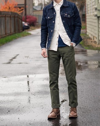 Wie Jeansjacke mit Langarmhemdes zu kombinieren – 413 Herren Outfits: Kombinieren Sie eine Jeansjacke mit einem Langarmhemd, um mühelos alles zu meistern, was auch immer der Tag bringen mag. Komplettieren Sie Ihr Outfit mit einer braunen Lederfreizeitstiefeln.