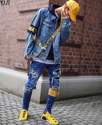 Goldenen Bandana kombinieren – 33 Herren Outfits: Halten Sie Ihr Outfit locker mit einer blauen Jeansjacke und einem goldenen Bandana. Gelbe Sportschuhe sind eine perfekte Wahl, um dieses Outfit zu vervollständigen.