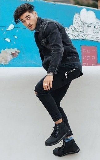 Wie schwarze enge Jeans mit schwarzer Lederfreizeitstiefel zu kombinieren – 14 Lässige Herren Outfits: Eine schwarze Jeansjacke und schwarze enge Jeans sind eine ideale Outfit-Formel für Ihre Sammlung. Fühlen Sie sich mutig? Wählen Sie eine schwarze Lederfreizeitstiefel.