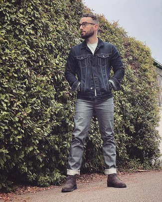 Welche Jeansjacken mit brauner Chukka-Stiefel zu tragen – 67 Herren Outfits: Tragen Sie eine Jeansjacke und grauen Jeans für einen bequemen Alltags-Look. Vervollständigen Sie Ihr Look mit braunen Chukka-Stiefeln.