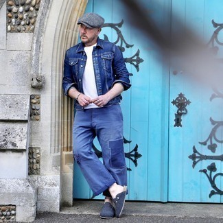 dunkelblaue Jeans mit Flicken von Liam Hodges