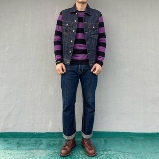 Lila Langarmshirt kombinieren – 15 Herren Outfits: Erwägen Sie das Tragen von einem lila Langarmshirt und dunkelblauen Jeans für einen entspannten Wochenend-Look. Fühlen Sie sich mutig? Entscheiden Sie sich für eine dunkelbraune Lederfreizeitstiefel.