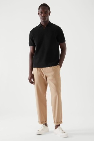 Wie beige Chinohose mit weißer Segeltuch niedriger Sneakers zu kombinieren – 576+ Herren Outfits