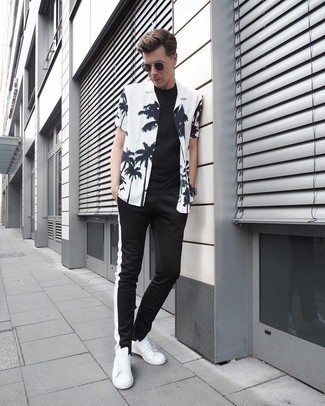 weißes und schwarzes bedrucktes Kurzarmhemd von Tom Tailor