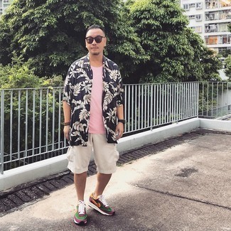 rosa T-Shirt mit einem Rundhalsausschnitt von Quiksilver