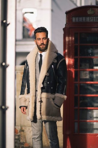 Jacke kombinieren – 422 Elegante Herren Outfits kalt Wetter: Kombinieren Sie eine Jacke mit einem grauen Anzug mit Schottenmuster für eine klassischen und verfeinerte Silhouette.