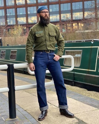 Chelsea Boots kombinieren – 500+ Herren Outfits: Die Vielseitigkeit von einem olivgrünen Flanell Langarmhemd und dunkelblauen Jeans machen sie zu einer lohnenswerten Investition. Fühlen Sie sich mutig? Komplettieren Sie Ihr Outfit mit Chelsea Boots.