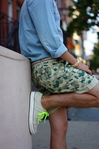 olivgrüne Camouflage Shorts von FIOCEO