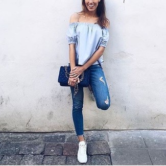 Hellblaue Bluse kombinieren für Damen