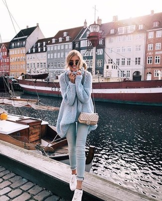 Hellblaue Bluse kombinieren für Damen