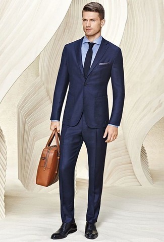 Wie hellblaues Chambray Businesshemd mit dunkelblauen Anzuges zu kombinieren – 25 Herren Outfits