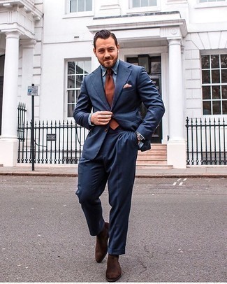 Wie hellblaues Chambray Businesshemd mit dunkelblauen Anzuges zu kombinieren – 25 Herren Outfits
