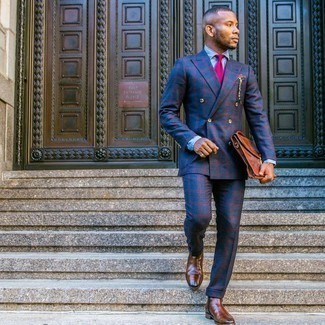 Wie hellblaues Chambray Businesshemd mit dunkelblauen Anzuges zu kombinieren – 25 Herren Outfits