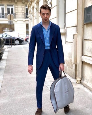 Wie hellblaues Chambray Businesshemd mit dunkelblauen Anzuges zu kombinieren – 25 Herren Outfits