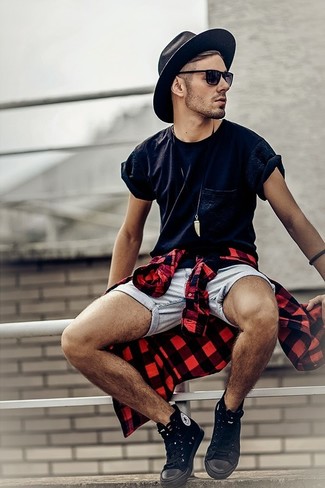 Hellblaue Jeansshorts kombinieren – 143 Herren Outfits