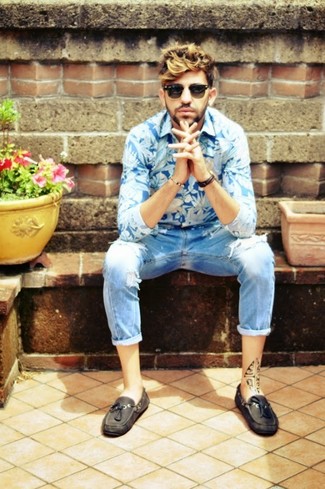 Hellblaues Langarmhemd mit Blumenmuster kombinieren – 7 Herren Outfits