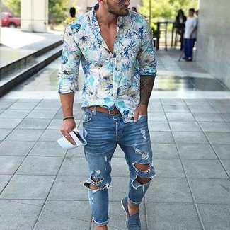 Hellblaues Langarmhemd mit Blumenmuster kombinieren – 7 Herren Outfits