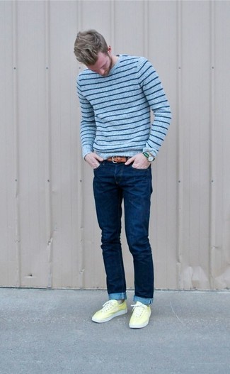 Hellblauen horizontal gestreiften Pullover mit einem Rundhalsausschnitt kombinieren – 2 Herren Outfits