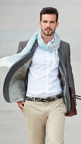 Hellblauen horizontal gestreiften Schal kombinieren – 4 Herren Outfits