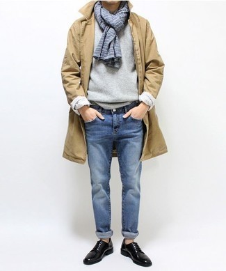 Hellblauen horizontal gestreiften Schal kombinieren – 4 Herren Outfits
