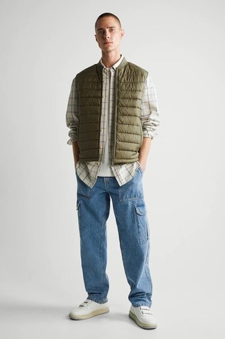 Welche ärmellose Jacken mit hellblauer Jeans zu tragen – 32 Herren Outfits