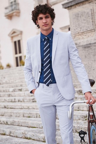 Hellblauen Anzug aus Seersucker kombinieren – 30 Herren Outfits
