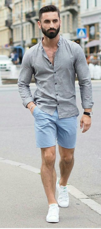 Hellblaue Shorts kombinieren: Outfits für Herren