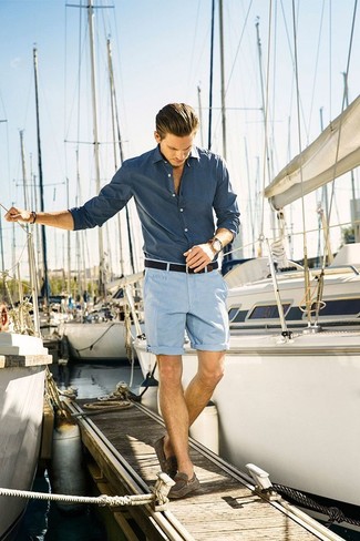 Hellblaue Shorts kombinieren: Outfits für Herren