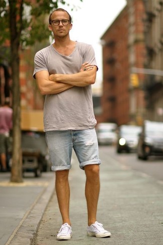 Welche Leinenschuhe mit hellblauer Shorts zu tragen – 3 Herren Outfits