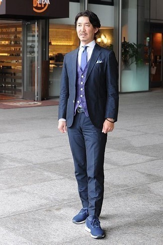 Welche Businesshemden mit hellvioletter Weste zu tragen – 11 Herren Outfits