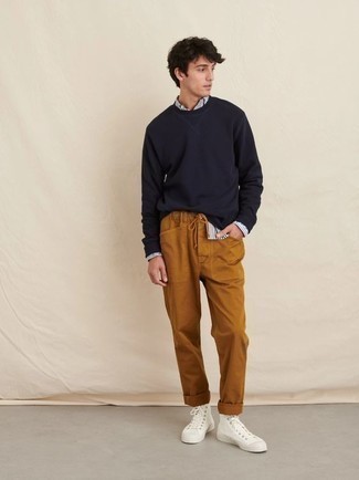 Teenager: Wie Langarmhemd mit Langarmshirt zu kombinieren – 8 Herren Outfits