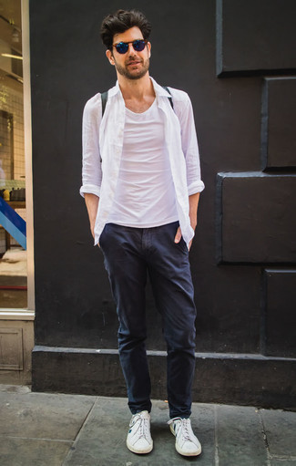 Wie Langarmhemd mit Trägershirts zu kombinieren – 7 Herren Outfits heiß Wetter