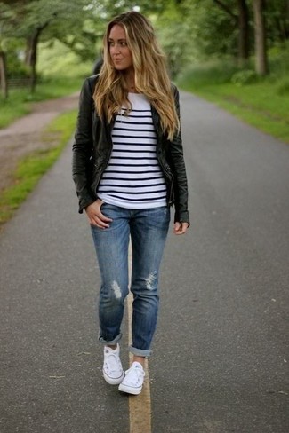 Wie niedrige Sneakers mit Bikerjacke zu kombinieren – 150 Damen Outfits