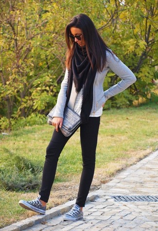 Wie niedrige Sneakers mit Bikerjacke zu kombinieren – 38 Lässige Damen Outfits