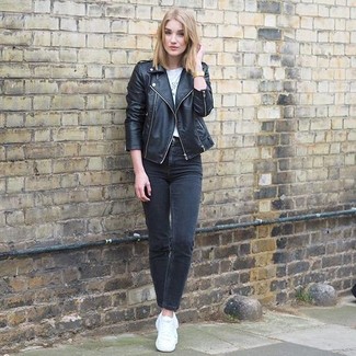 Wie niedrige Sneakers mit Bikerjacke zu kombinieren – 150 Damen Outfits