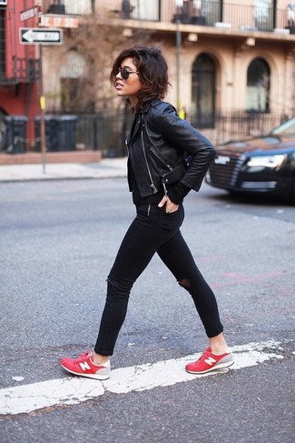 Wie niedrige Sneakers mit Bikerjacke zu kombinieren – 38 Lässige Damen Outfits