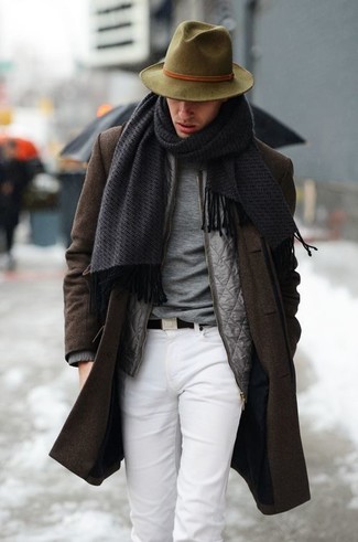 Braunen Ledergürtel kombinieren – 500+ Herren Outfits kühl Wetter: Ein dunkelbrauner Mantel und ein brauner Ledergürtel sind eine großartige Outfit-Formel für Ihre Sammlung.