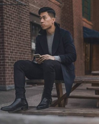 20 Jährige: Welche Mäntel mit schwarzer Chelsea Boots zu tragen – 104 Smart-Casual Herren Outfits: Stechen Sie unter anderen modebewussten Menschen hervor mit einem Mantel und schwarzen Jeans. Fühlen Sie sich ideenreich? Entscheiden Sie sich für schwarzen Chelsea Boots.