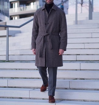 Welche Anzughosen mit braunen Mantels zu tragen – 205 Herren Outfits: Kombinieren Sie einen braunen Mantel mit einer Anzughose für eine klassischen und verfeinerte Silhouette. Dieses Outfit passt hervorragend zusammen mit dunkelbraunen Wildleder Oxford Schuhen.
