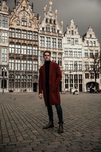 Roten Mantel kombinieren – 112 Herren Outfits: Paaren Sie einen roten Mantel mit dunkelblauen Jeans für einen für die Arbeit geeigneten Look. Vervollständigen Sie Ihr Outfit mit dunkelbraunen Chelsea Boots aus Leder, um Ihr Modebewusstsein zu zeigen.
