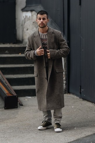 grauer bedruckter Pullover mit einem Rundhalsausschnitt von Levi's