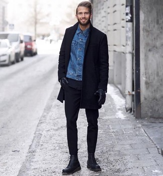 Schwarze Lederhandschuhe kombinieren – 399 Herren Outfits: Kombinieren Sie einen schwarzen Mantel mit schwarzen Lederhandschuhen für einen entspannten Wochenend-Look. Fühlen Sie sich mutig? Ergänzen Sie Ihr Outfit mit einer schwarzen Lederfreizeitstiefeln.