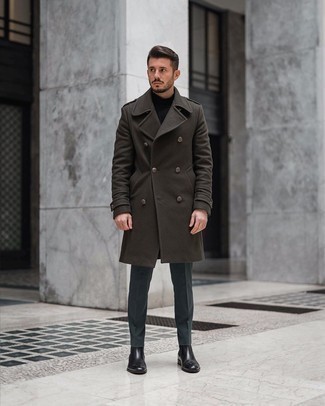 Wie Schuhe aus Leder mit dunkelgrüner Hose zu kombinieren – 1200+ Herren Outfits: Kombinieren Sie einen olivgrünen Mantel mit einer dunkelgrünen Hose, um einen modischen Freizeitlook zu kreieren. Schalten Sie Ihren Kleidungsbestienmodus an und machen schwarzen Chelsea Boots aus Leder zu Ihrer Schuhwerkwahl.