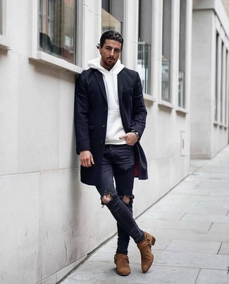 Braune Chelsea Boots kombinieren – 503+ Herren Outfits kalt Wetter: Kombinieren Sie einen dunkelblauen Mantel mit schwarzen engen Jeans mit Destroyed-Effekten für einen bequemen Alltags-Look. Fühlen Sie sich ideenreich? Ergänzen Sie Ihr Outfit mit braunen Chelsea Boots.