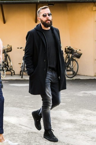 schwarzer Pullover mit einem Kapuze von Marcelo Burlon County of Milan
