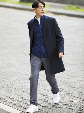 dunkelblauer Pullover mit einem Reißverschluß von Giorgio Armani